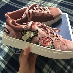 Steve Madden Girl Embroidery Sneakers